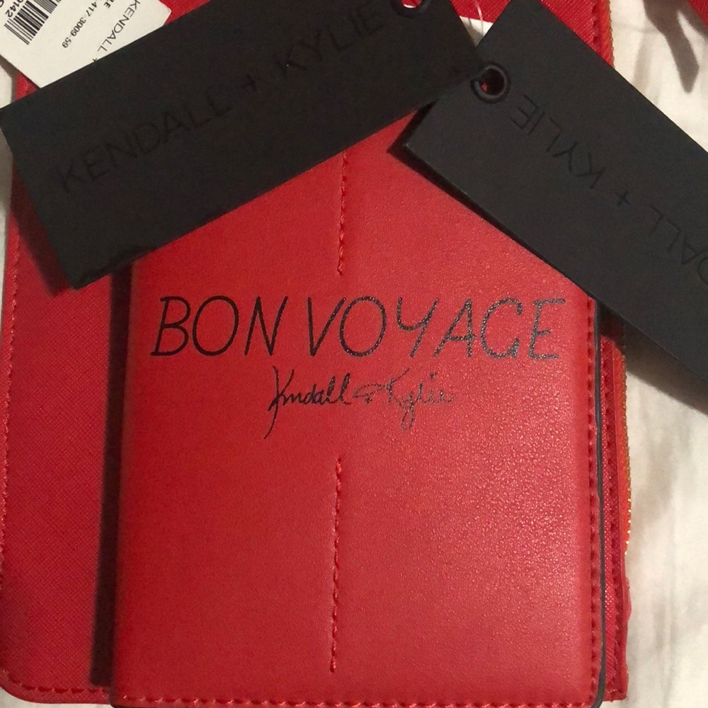 Kendall + Kylie passport holder, luggage tag